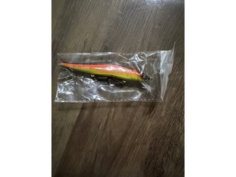 Fishing lure hardbait minnow (orange/yellow