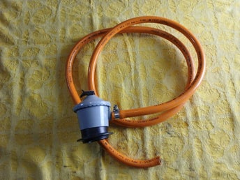 Uniflame 110A gassregulator 29 mbar + slange (slange kuttet, utestet)