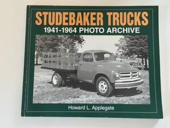 Studebaker Trucks 1941-1964 Photo Archive av Howard L. Applegate, publicerad 1998