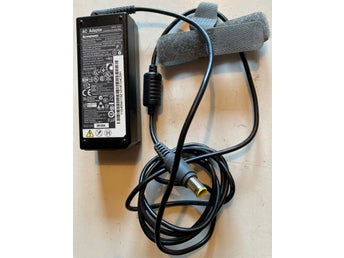 20 volt, 3,25 Ampere laddare. EJ elkabel. 7,9 mm stift. 65 Watt.