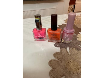 1st nagellack från NORDIC CAP of Sweden+ 6st från GOLDEN ROSE+2st från Dothme