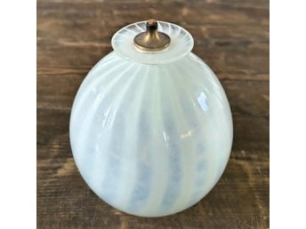 Gudhjem glasrögeri oljelampa i glas. Design Pernille Bastrup.