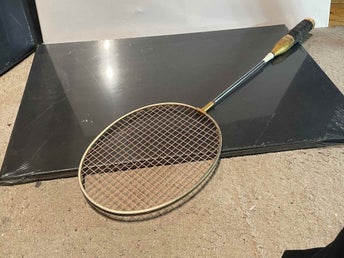 Äldre japanskt badmintonracket i trä och metall 70-tal