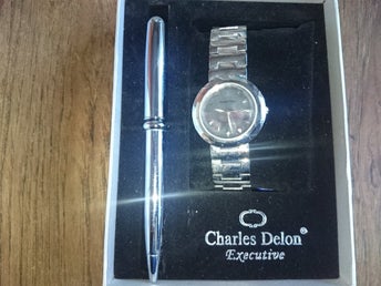 Fin ny presentförpackning av armbandsur och penna Charles Delon