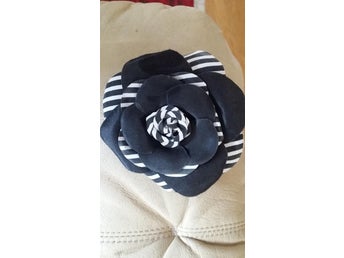 brosch SVARTVIT blomma D 10 cm !