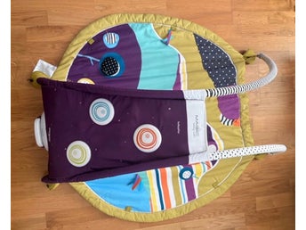 Babygym med aktivitetsmatta