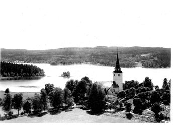 Flygfoto över Strand kyrka i Dalsland. för 99 år sedan. (kan vara fr. 1932) Unik