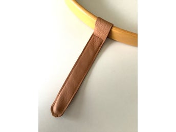NY LÄDERREM Äkta skinn (Ljusbrun) BYGEL-REM till STOKKE Tripp Trapp barnstol.