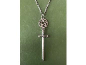 Halsband Svärd Pentagram Dagger Rostfri kedja