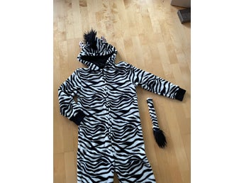 Zebra dräkt overall onepiece halloween maskerad mysdräkt 134/140