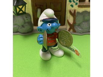 Orkestersmurf som spelar cymbal från år 2002…lågt utrop…