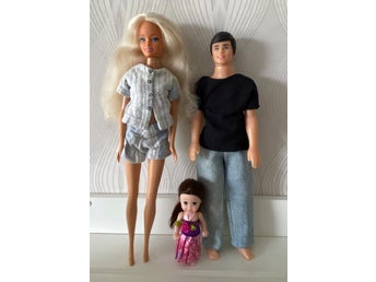 Dockfamilj (barbiestorlek)