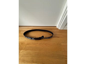 Calvin Klein Jeans svart bä , storlek L/XL