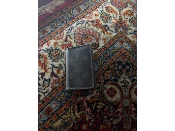 Louis Vuitton Pocket Organizer (Monogram Eclipse) – Slitet skick