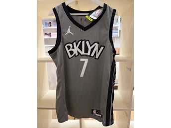 Jordan grå och svart baskettröja, storlek 48