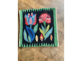 Flamsk väv Fantasiblommor i många färger. Mått 23x24 cm. Tätt & fint vävd.