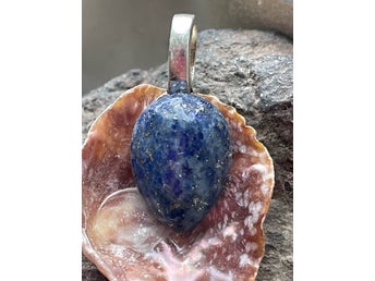 ÄDELSTEN HANDGJORT HÄNGE LAPIS LAZULI FULLPROPPAD MED GLITTRANDE PYRITER