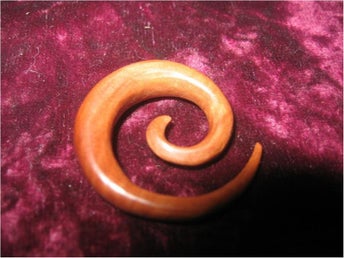 TÖJNING SPIRAL PIERCING 6 MM (TRÄ)