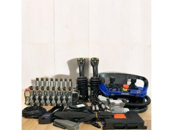2 x JC Joysticks + Radiostyrning Scanreco Walvoil DPX 100