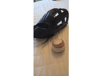 Basebollhandske och boll