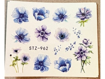 nail art stickers watercolor blå vallmo lila blommor skira naglar design