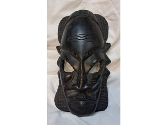 Afrikansk mask African tribal figure carved from black wood - handmade