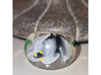 Handgjord Ring med blommotiv i resin med handmålning!