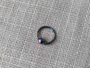 Septumring med kula 15 mm.