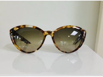 Solglasögon cat eye. Design Jean Lafont. Modell Hampton 532.