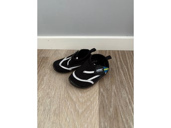 Swimpy Badskor strl 20/21 uv sko
