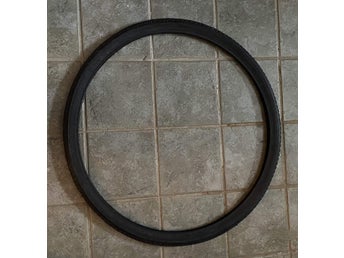 1 st oanvänt Däck 26X 1 1/2 .Nytt från äldre järnaffär.