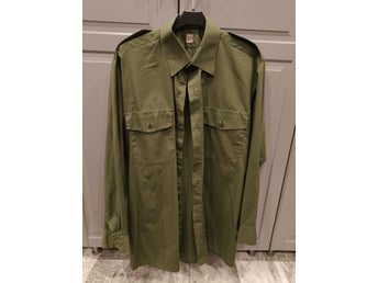 Skjorta militärgrön, militärskjorta strl. 39