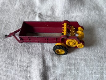 Vintage Britains Gödselspridare (Skala 1:32)