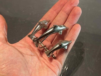Tre hoppande delfiner på stång föremål - vintage
