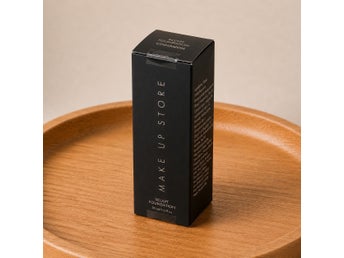 Ny & sealad foundation från Make up store full size