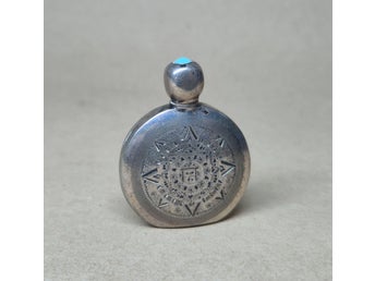 Äldre miniatyr parfymflakong med Aztec mönster i Sterling Silver från Mexico