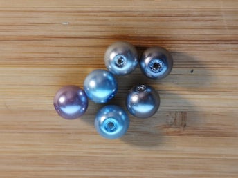50 stycken, 8 mm pärlor i mixade färgar.