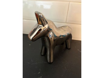 Dalahäst i silverfärg porslin/keramik