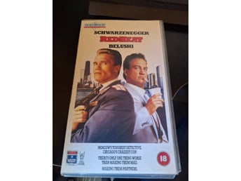 Red Heat VHS Utländsk utgåva med Arnold Schwarzenegger och James Belushi