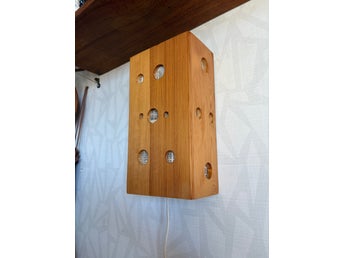 Furu vägglampa retro! 60/70-tal! SPORTSTUGA! Swedish Modern! Sänglampa! (2av2)