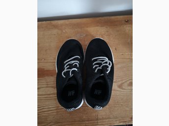 Skor från H&M strl 24 oanvända Skor från H&M strl 24 oanvända