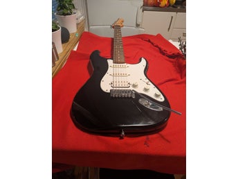 Fender Squier Bullet® STRATOCASTER® HSS- 100% Original Indonesia (passa på)