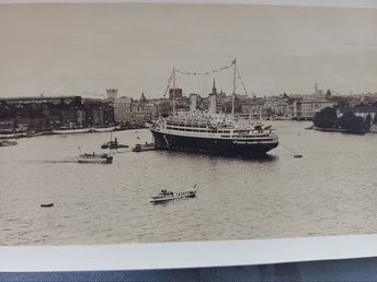FARTYG FOTO Kungsholm i Sthlm, Djurgården 4 & 6 till vänster, Vanadis till höger