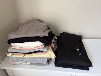 Klädpaket med blandade plagg 134/140