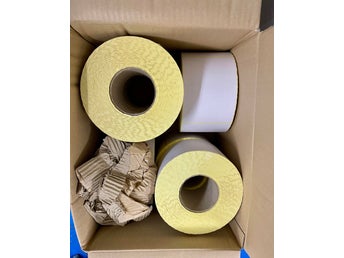 Låda med 6st rullar och total 6000 självhäftande termiska etiketter 105x150mm