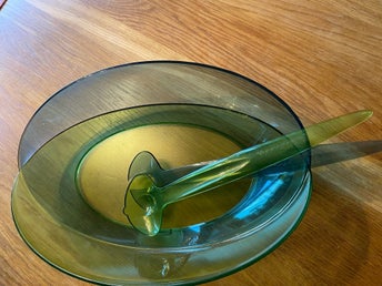 Tupperware salladsskål/uppläggningsfat med bestick