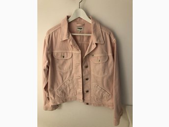 Wrangler jeansjacka Dam M (372413376) ᐈ Köp på Tradera Wrangler jeansjacka Dam M (372413376) ᐈ Köp på Tradera