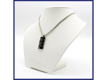 Halsband med hänge (längd 50 cm)
