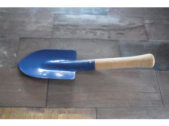 Spade för Barn i Metall och Trä