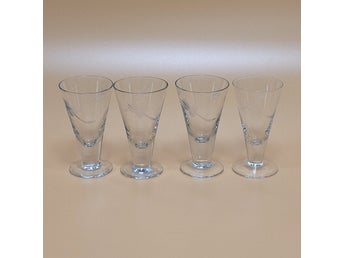 4x Snapsglas med etsad dekor - Höjd ca 9 cm - Diameter ca 5 cm